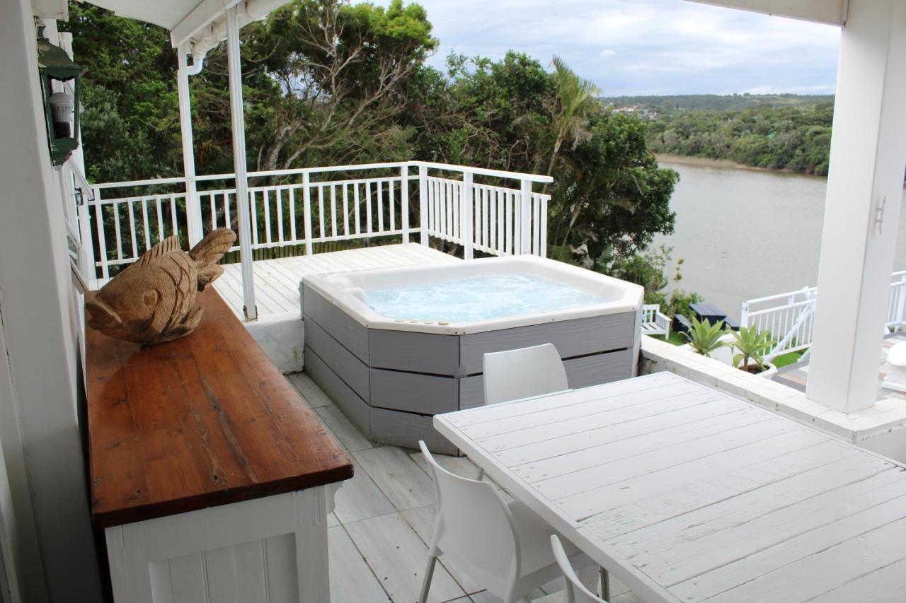 Blue'S Guest House - East London Bonza Bay ภายนอก รูปภาพ