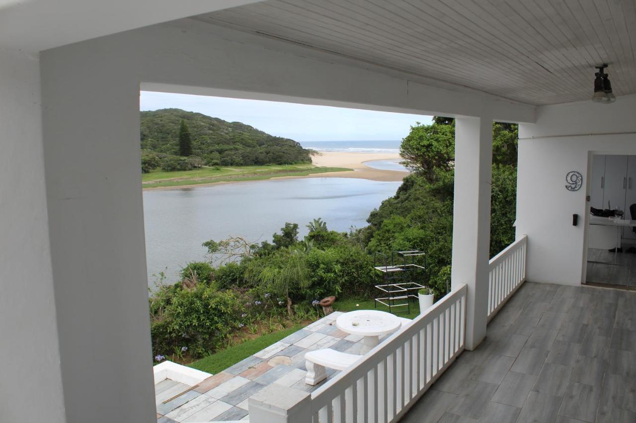 Blue'S Guest House - East London Bonza Bay ภายนอก รูปภาพ