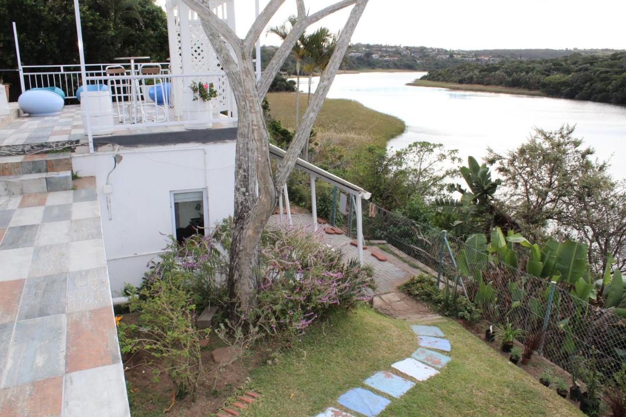 Blue'S Guest House - East London Bonza Bay ภายนอก รูปภาพ