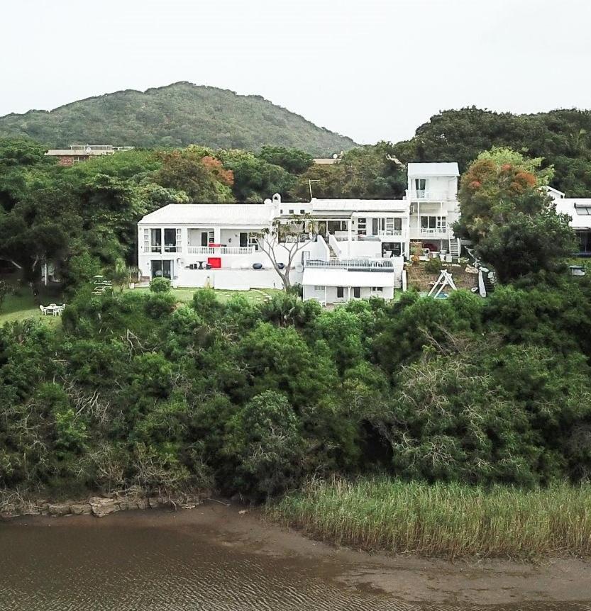 Blue'S Guest House - East London Bonza Bay ภายนอก รูปภาพ