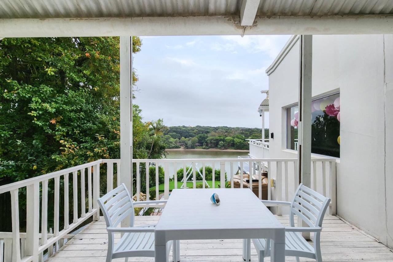 Blue'S Guest House - East London Bonza Bay ภายนอก รูปภาพ