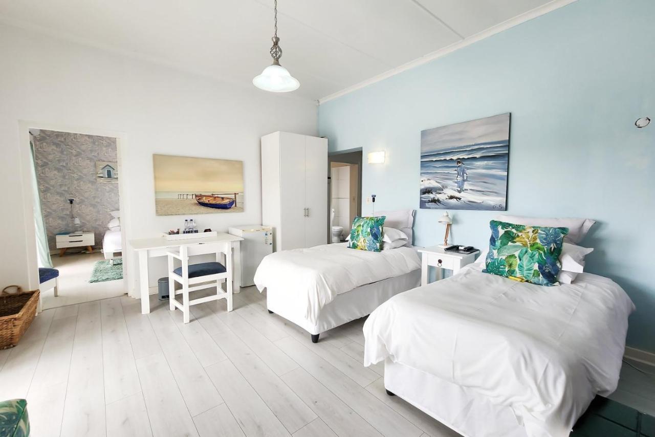 Blue'S Guest House - East London Bonza Bay ภายนอก รูปภาพ