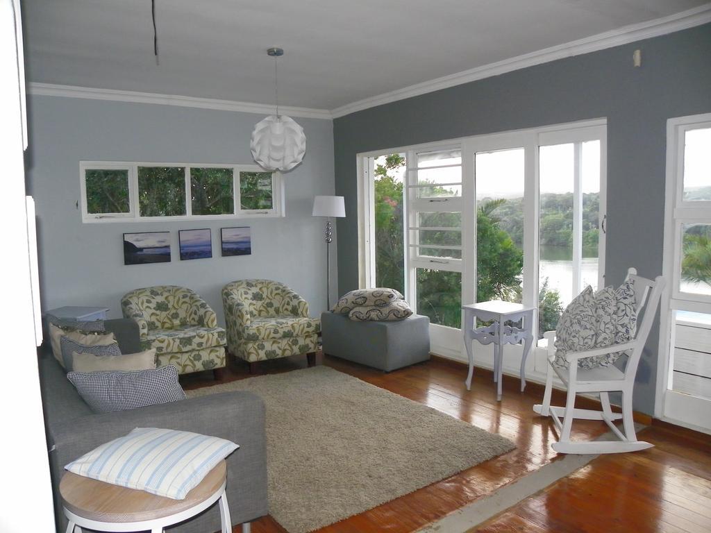 Blue'S Guest House - East London Bonza Bay ภายนอก รูปภาพ