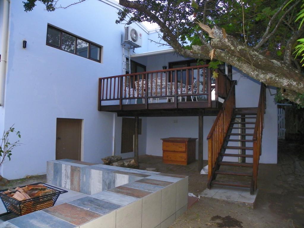Blue'S Guest House - East London Bonza Bay ภายนอก รูปภาพ