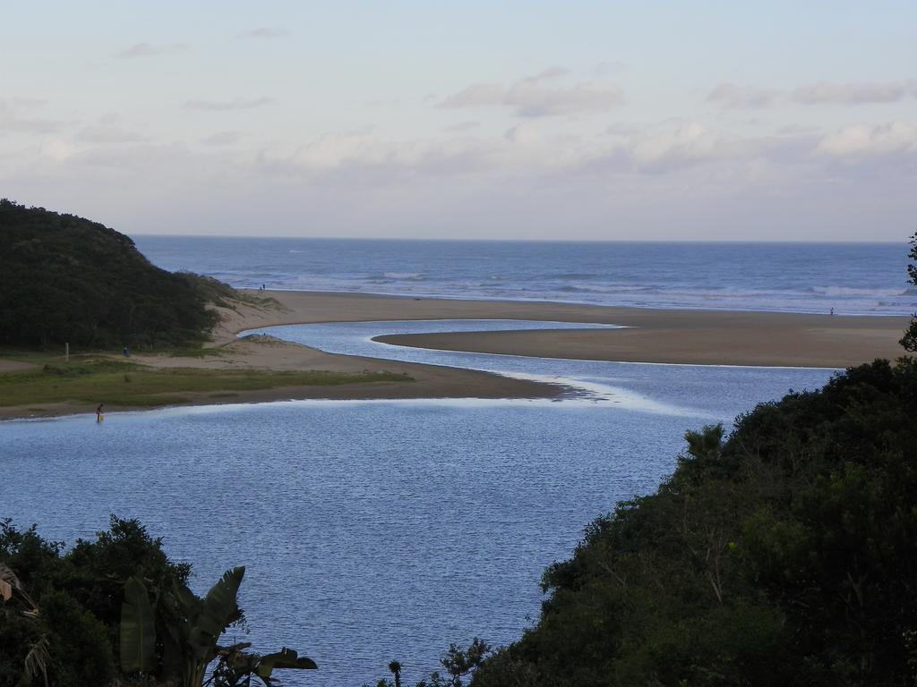 Blue'S Guest House - East London Bonza Bay ภายนอก รูปภาพ