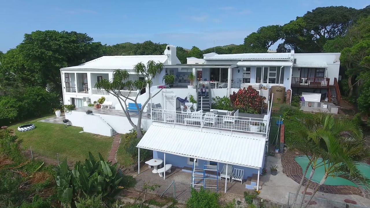 Blue'S Guest House - East London Bonza Bay ภายนอก รูปภาพ