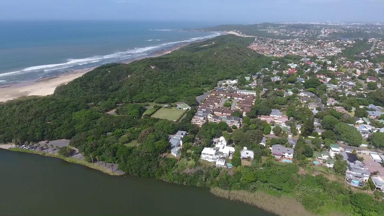 Blue'S Guest House - East London Bonza Bay ภายนอก รูปภาพ