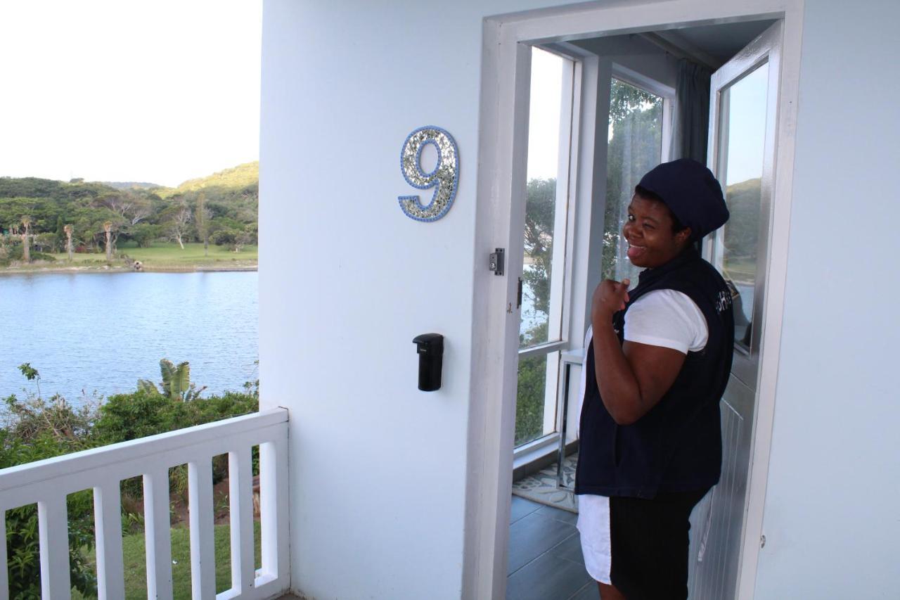 Blue'S Guest House - East London Bonza Bay ภายนอก รูปภาพ