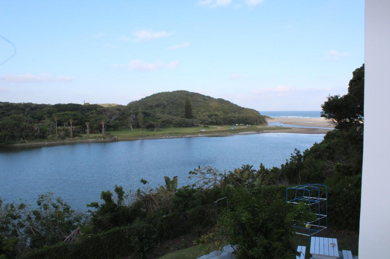 Blue'S Guest House - East London Bonza Bay ภายนอก รูปภาพ