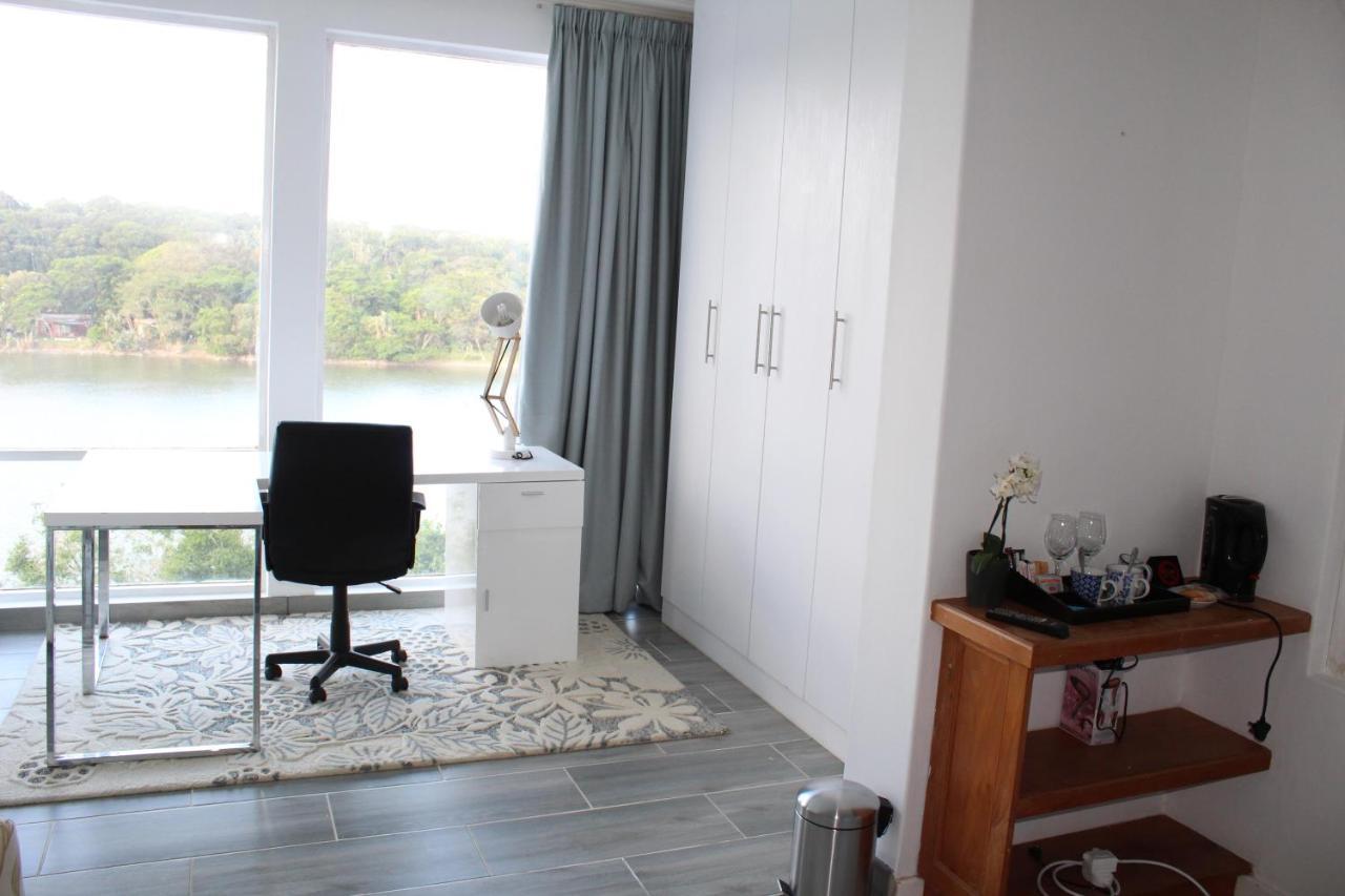 Blue'S Guest House - East London Bonza Bay ภายนอก รูปภาพ