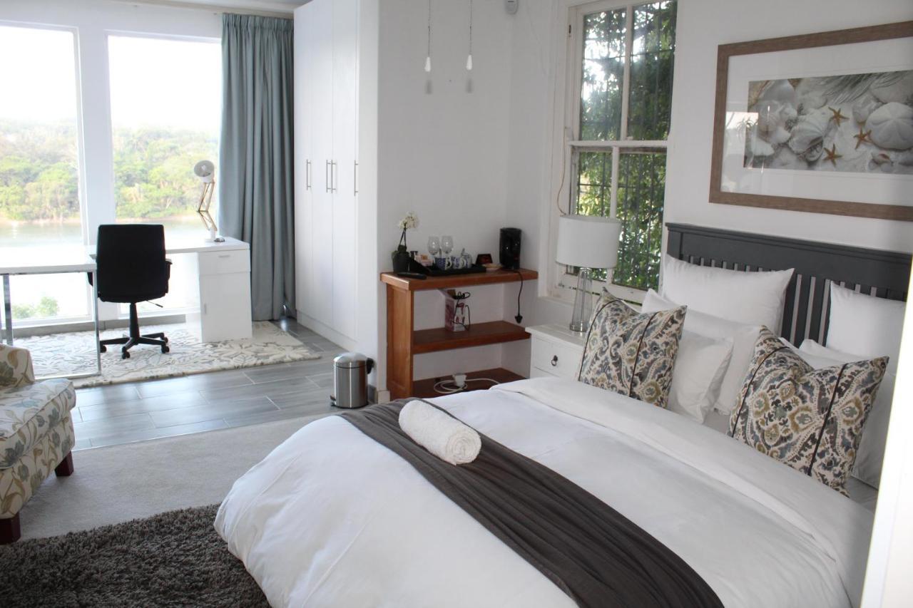 Blue'S Guest House - East London Bonza Bay ภายนอก รูปภาพ