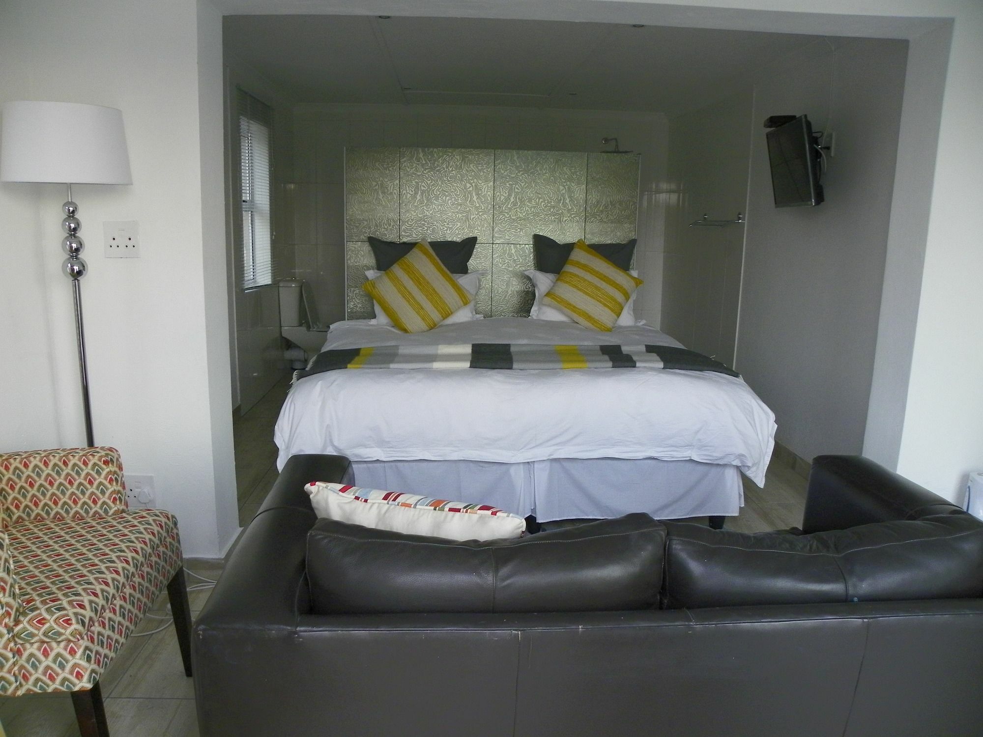 Blue'S Guest House - East London Bonza Bay ภายนอก รูปภาพ