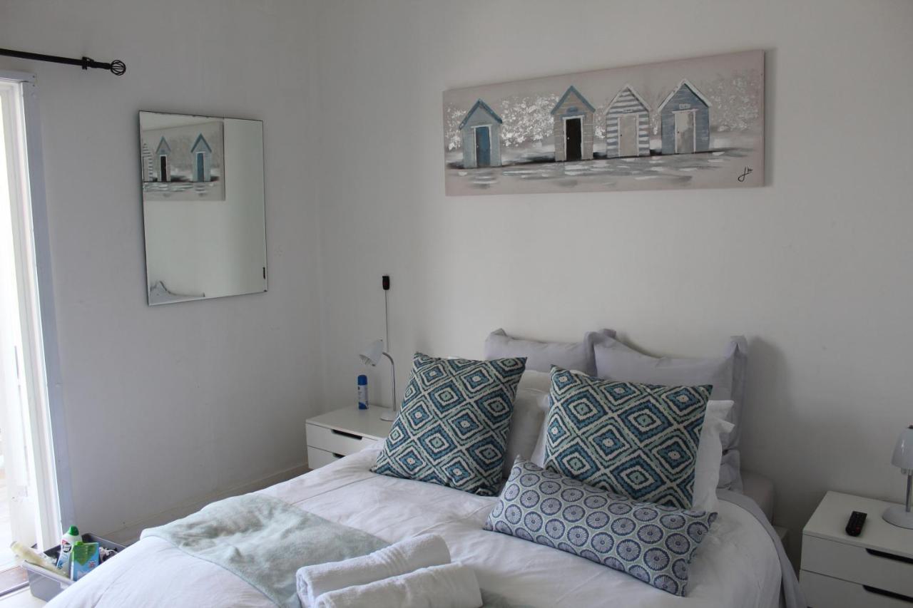 Blue'S Guest House - East London Bonza Bay ภายนอก รูปภาพ