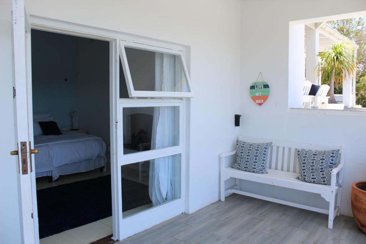 Blue'S Guest House - East London Bonza Bay ภายนอก รูปภาพ